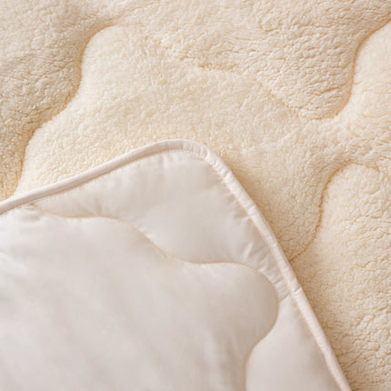 Sleeptime Lazy Teddy Dekbed Zonder Overtrek Creme - van Sleeptime - Nu verkrijgbaar bij Mijn Voordeelshop!